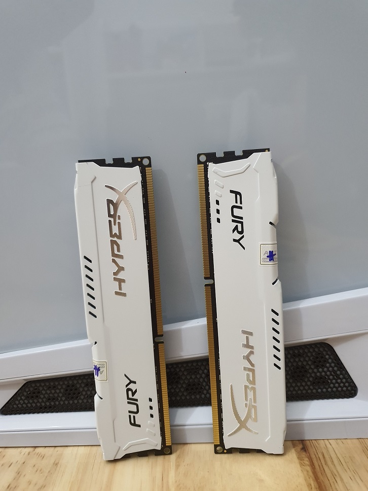 Ảnh nhỏ của Bộ nhớ Ram KINGSTON 8G Bus 1600 Hyper Fury White màu trắng đỏ cho PC Bộ nhớ Ram KINGSTON 8G Bus 1600 Hyper Fury White màu trắng đỏ cho PC